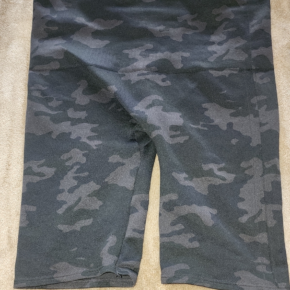 SPANX Black & Charcoal Camo Athletic Bike Shorts